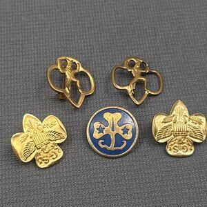 VTG Girl Scout Pin Lot Gold Tone & Enamel Badges Trefoil Emblem Uniform Insignia